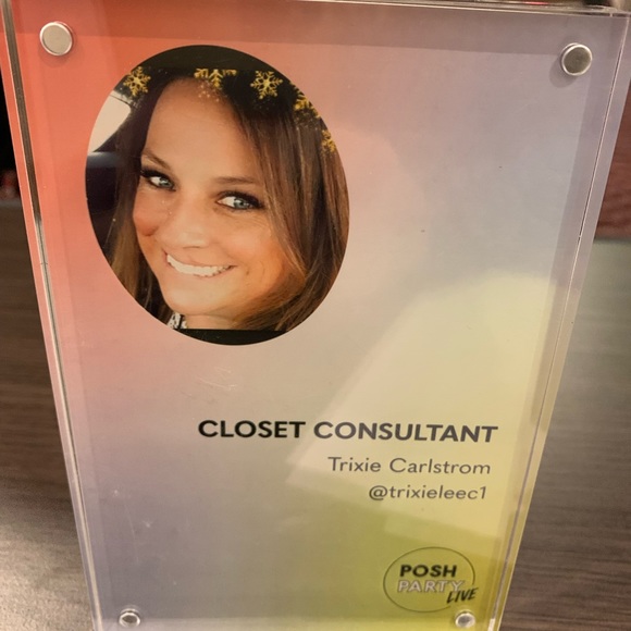 Who are YOUR PEOPLE doing this for you?  Support each other and show Posh 💕💕💕 - Picture 4 of 8